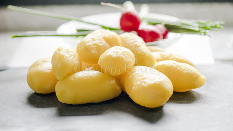 Pommes de terre enlevées photographie stock Pommes de terre enlevées photographie stock