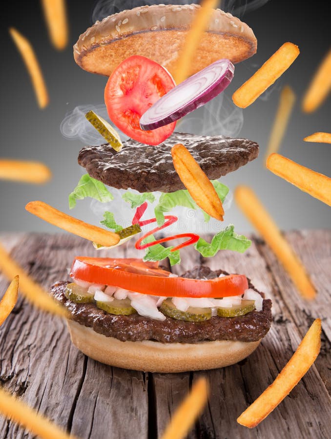 Pommes-Frites mit Burger lizenzfreies stockfoto
