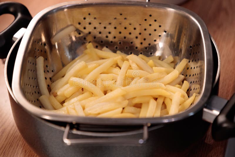 Pommes frites sur un plan rapproché à la maison photos libres de droits Pommes frites sur un plan rapproché à la maison photos libres de droits