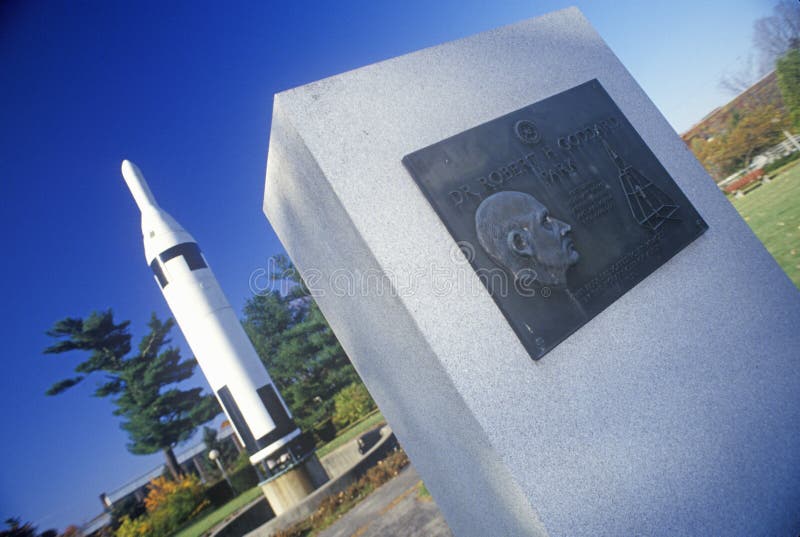 Pomnikowa plakiety i pokazu rakieta przy Goddard Rakietowym Wszczyna miejscem, Krajowy Historyczny punkt zwrotny, Kasztanowy, MA