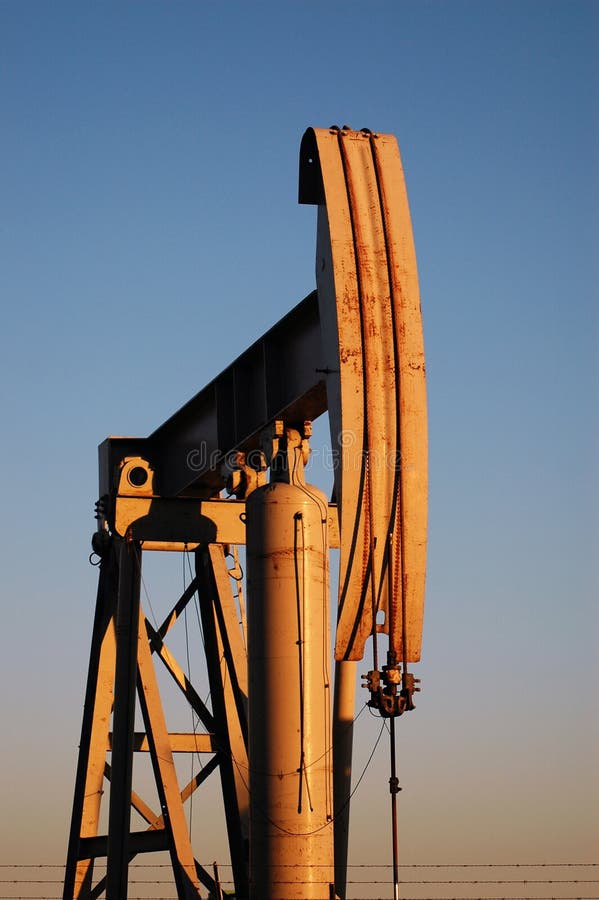 Pompe de pétrole. photographie stock Pompe de pétrole. photographie stock