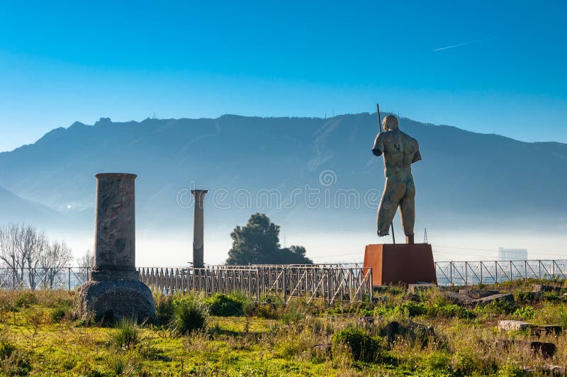Pompeii, le meilleur site arch?ologique pr?serv? dans le monde, Italie La statue du Daedalus de Mitoraj images libres de droits Pompeii, le meilleur site arch?ologique pr?serv? dans le monde, Italie La statue du Daedalus de Mitoraj images libres de droits