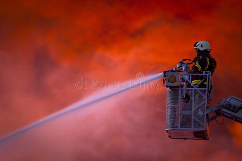 Vigile del fuoco in azione fotografie stock