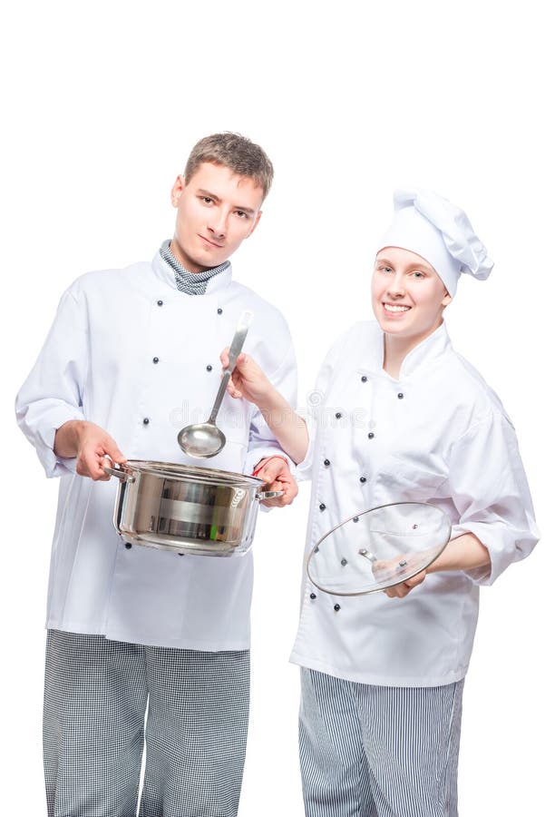 pomyślni fachowi szefowie kuchni z niecką i kopyścią na bielu zdjęcie stock pomyślni fachowi szefowie kuchni z niecką i kopyścią na bielu zdjęcie stock