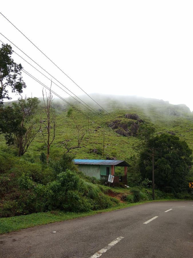 Ponmudi холм станция главная туристическая достопримечательность thiruvananthapuram керала пейзаж стоковая фотография rf