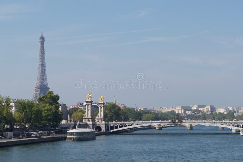 Pont Alexandre III Alexandre 3de Brug Parijs, Frankrijk - Rivierzegen, de Toren van Eiffel stock afbeelding Pont Alexandre III Alexandre 3de Brug Parijs, Frankrijk - Rivierzegen, de Toren van Eiffel stock afbeelding