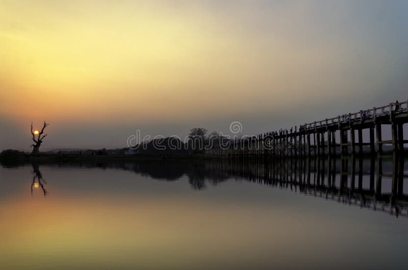 Pont d'U Bein dans Amarapura image libre de droits Pont d'U Bein dans Amarapura image libre de droits