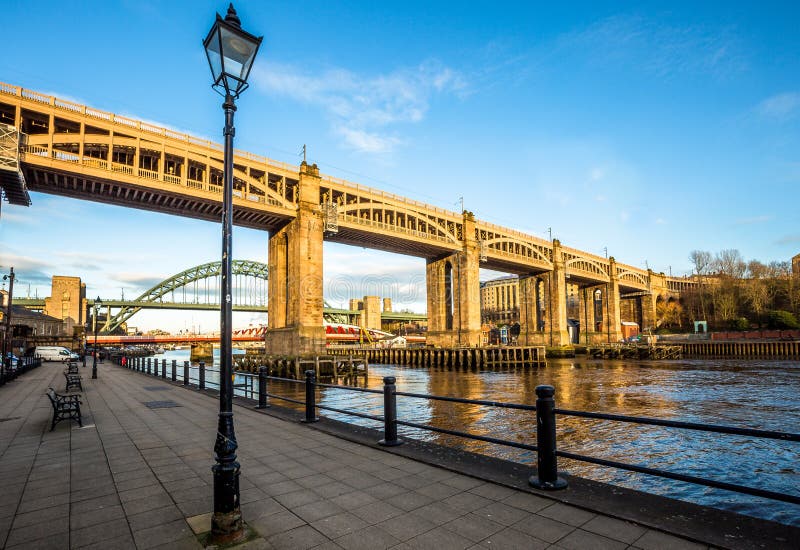 Pont de haut niveau et de Tyne, Newcastle sur Tyne photo libre de droits Pont de haut niveau et de Tyne, Newcastle sur Tyne photo libre de droits
