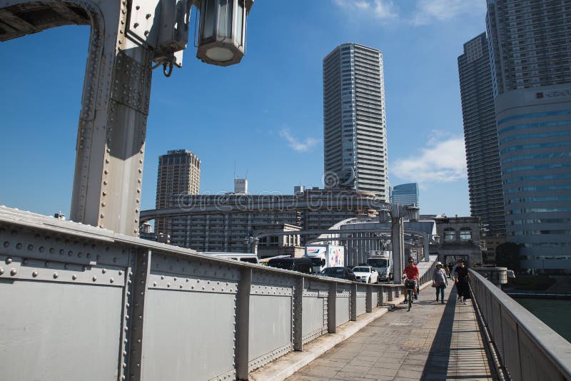 : pont de kachidoki au-dessus de la rivière de sumida à Tokyo Japon photos libres de droits : pont de kachidoki au-dessus de la rivière de sumida à Tokyo Japon photos libres de droits