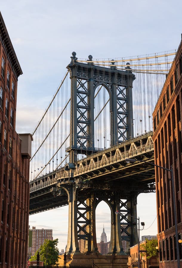 Pont de Manhattan à la rue New York USA de Brooklyn