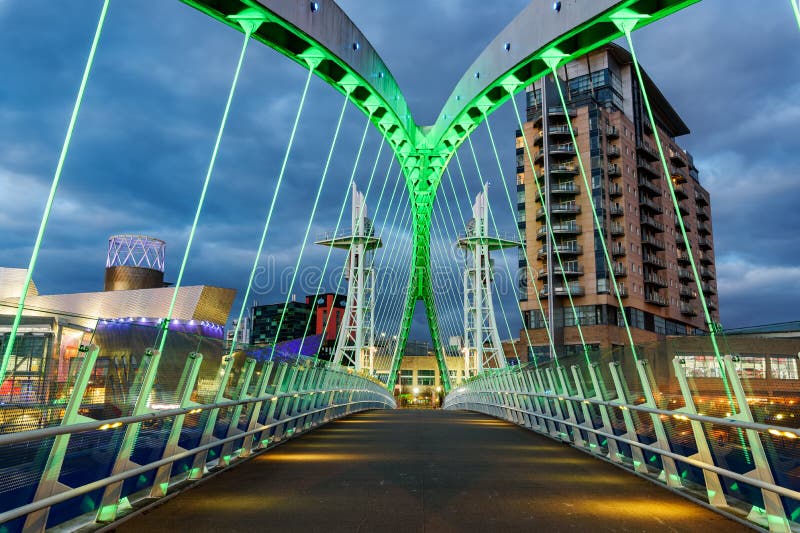 Pont de millénaire - Salford, plus grand Manchester, Angleterre photographie stock libre de droits Pont de millénaire - Salford, plus grand Manchester, Angleterre photographie stock libre de droits