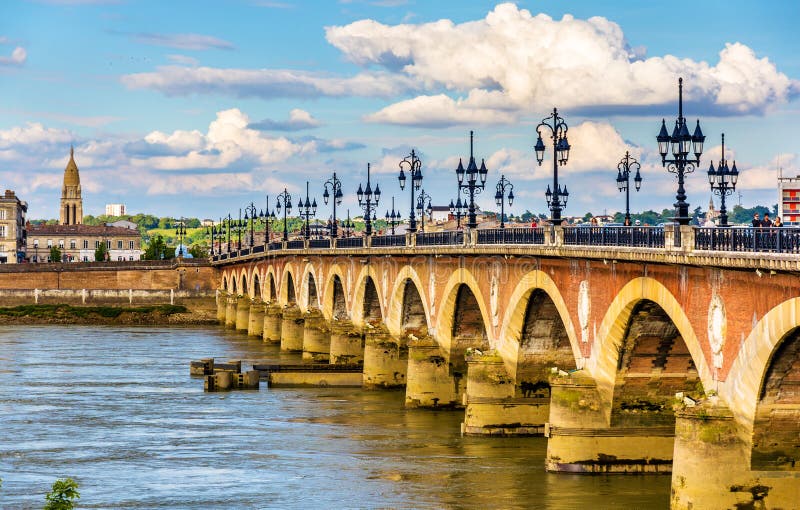 Pont de Pedro en Burdeos - Francia foto de archivo libre de regalías