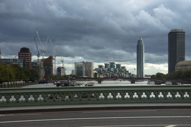 Pont de Westminster et ville d'horizon Londres, Angleterre, R-U photos libres de droits Pont de Westminster et ville d'horizon Londres, Angleterre, R-U photos libres de droits