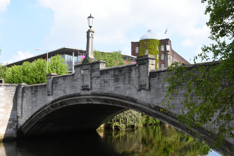 Pont de Whitefriars, rivière Wensum, Norwich, Angleterre photo libre de droits Pont de Whitefriars, rivière Wensum, Norwich, Angleterre photo libre de droits