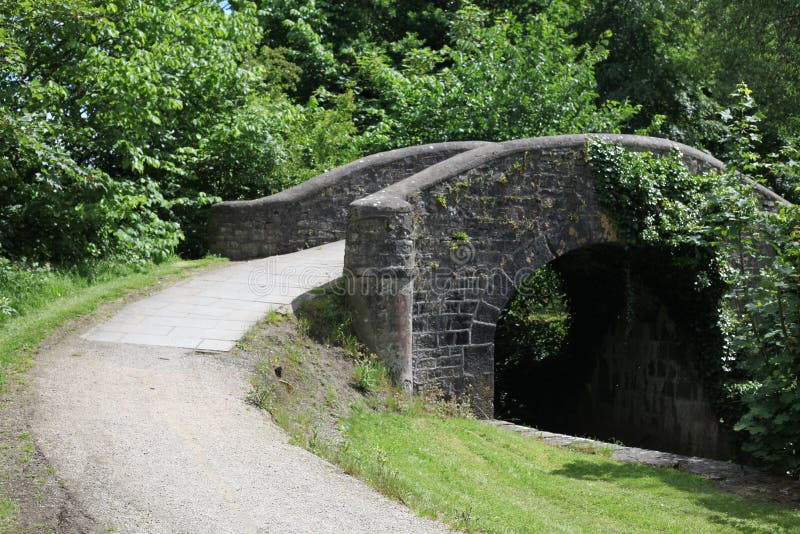 Pont en pierre près de Navan photographie stock Pont en pierre près de Navan photographie stock
