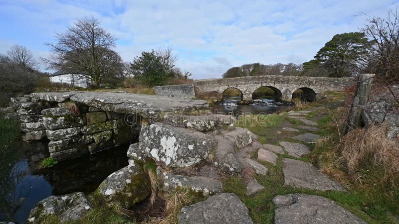 Pont postérieur avec pont clapper à dartmoor devon clips vidéos