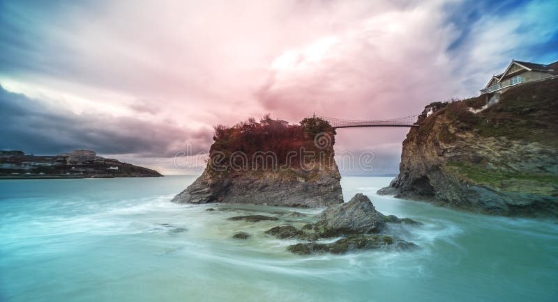 Pont suspendu de Newquay, Newquay, les Cornouailles, Angleterre, photographie stock libre de droits Pont suspendu de Newquay, Newquay, les Cornouailles, Angleterre, photographie stock libre de droits