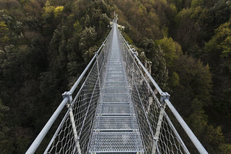 Pont tibétain en métal image libre de droits Pont tibétain en métal image libre de droits