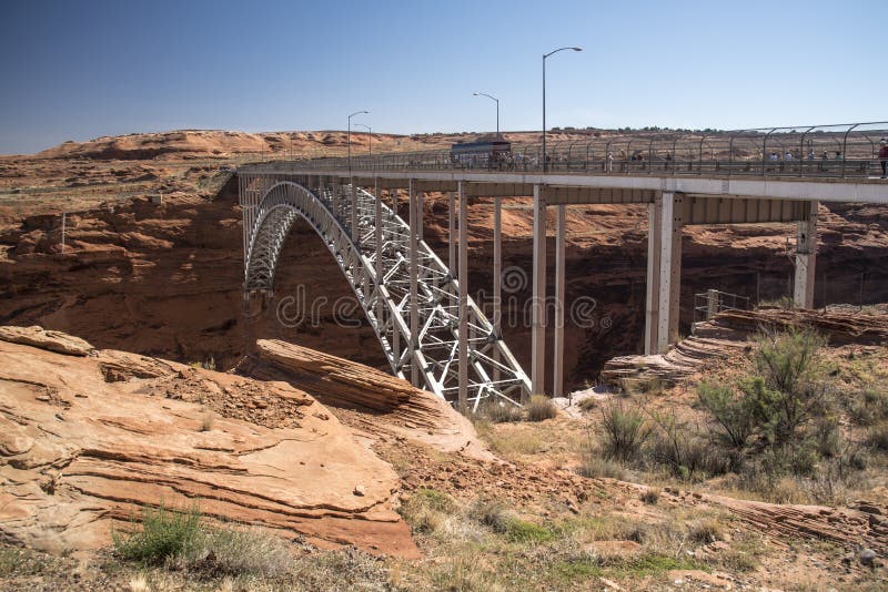 Ponte da represa de Glen Canyon Dam de Carl Hayden Visitor Centre Page Arizona fotografia de stock Ponte da represa de Glen Canyon Dam de Carl Hayden Visitor Centre Page Arizona fotografia de stock