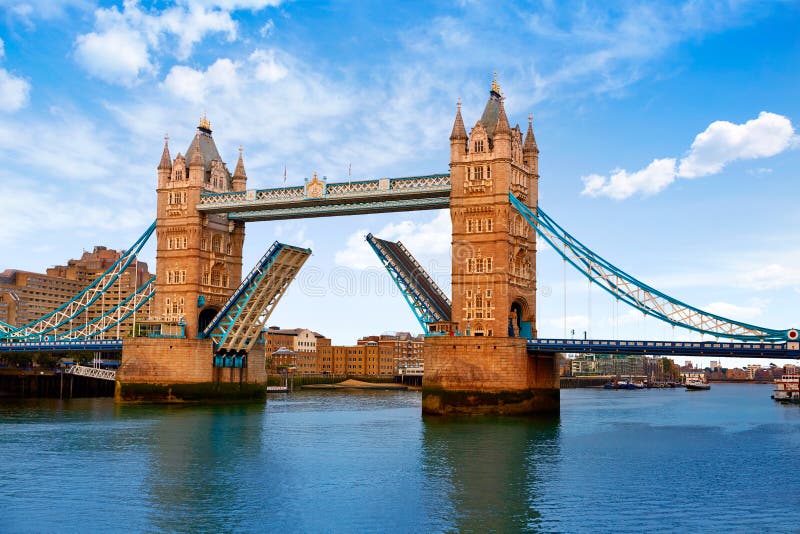 Ponte da torre de Londres sobre Thames River fotos de stock royalty free Ponte da torre de Londres sobre Thames River fotos de stock royalty free