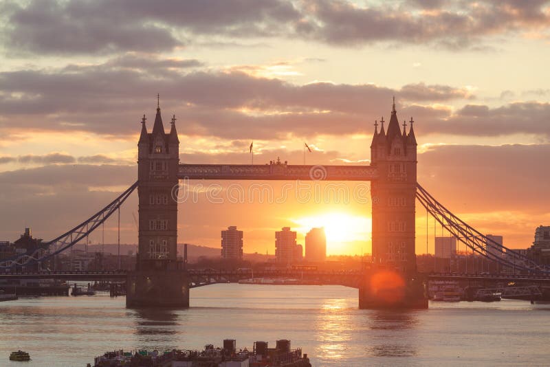 Ponte Da Torre Durante O Nascer Do Sol Em Londres, Reino Unido Foto de