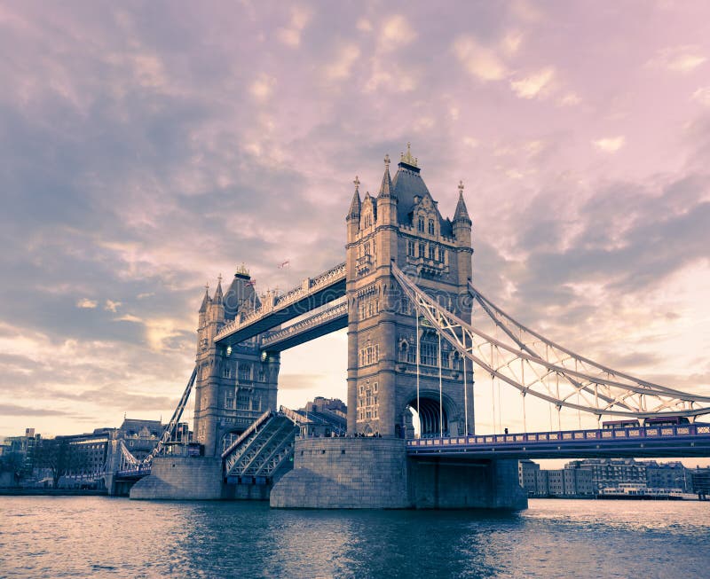 Ponte Da Torre Em Londres Em Um Por Do Sol Imagem de Stock - Imagem de