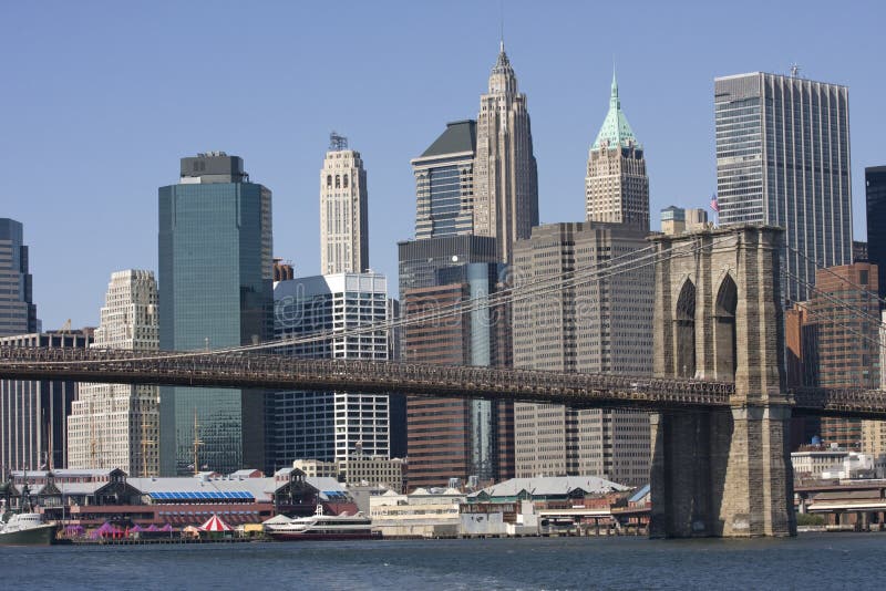 Ponte de Brookling, skyline de New York fotografia de stock royalty free Ponte de Brookling, skyline de New York fotografia de stock royalty free