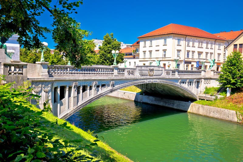 Ponte del drago e vista del fiume di Ljubljanica immagini stock Ponte del drago e vista del fiume di Ljubljanica immagini stock