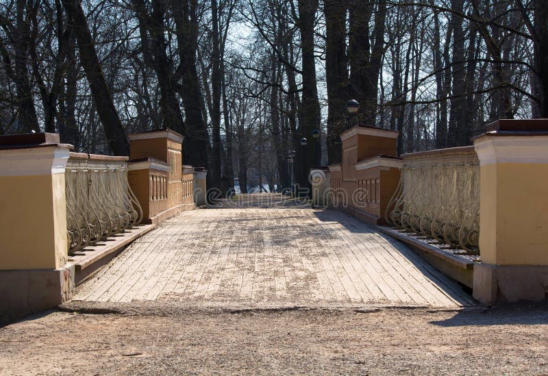 Ponte di angeli in Tartu fotografia stock Ponte di angeli in Tartu fotografia stock