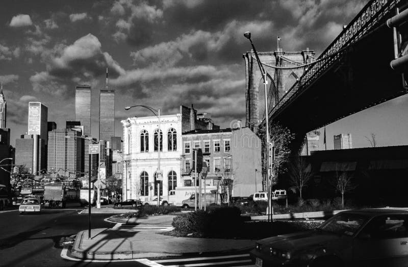 ponte di Brooklyn con il World Trade Center a New York fotografie stock libere da diritti ponte di Brooklyn con il World Trade Center a New York fotografie stock libere da diritti