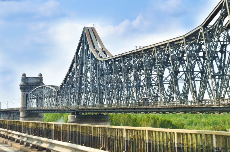 Ponte di Cernavoda sopra il Mar Nero in Costanza, Romania immagine stock libera da diritti Ponte di Cernavoda sopra il Mar Nero in Costanza, Romania immagine stock libera da diritti