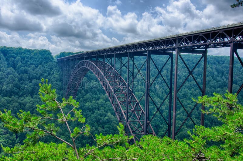 Ponte di gola di nuovo fiume della Virginia dell'Ovest che porta gli Stati Uniti 19 sopra il g fotografia stock libera da diritti Ponte di gola di nuovo fiume della Virginia dell'Ovest che porta gli Stati Uniti 19 sopra il g fotografia stock libera da diritti