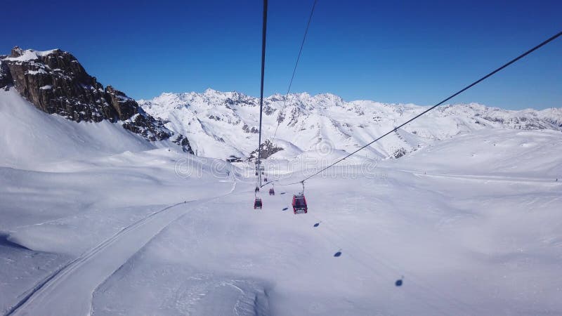 Ponte Di Legno, Tonale Καταπληκτική άποψη των κλίσεων στον παγετώνα Presena από cableway Paradiso