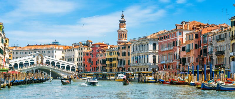 Ponte di Rialto sopra Grand Canal, Venezia, Italia immagini stock Ponte di Rialto sopra Grand Canal, Venezia, Italia immagini stock