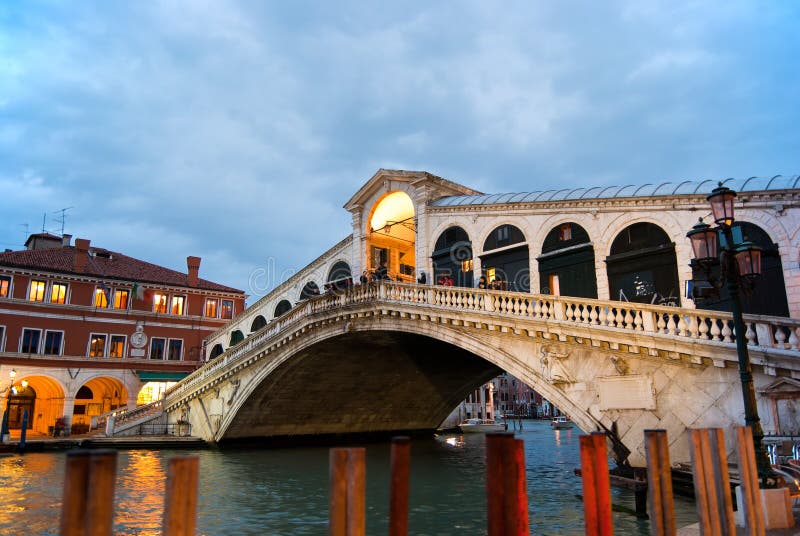 Ponte di Rialto. Venise. l'Italie image libre de droits Ponte di Rialto. Venise. l'Italie image libre de droits
