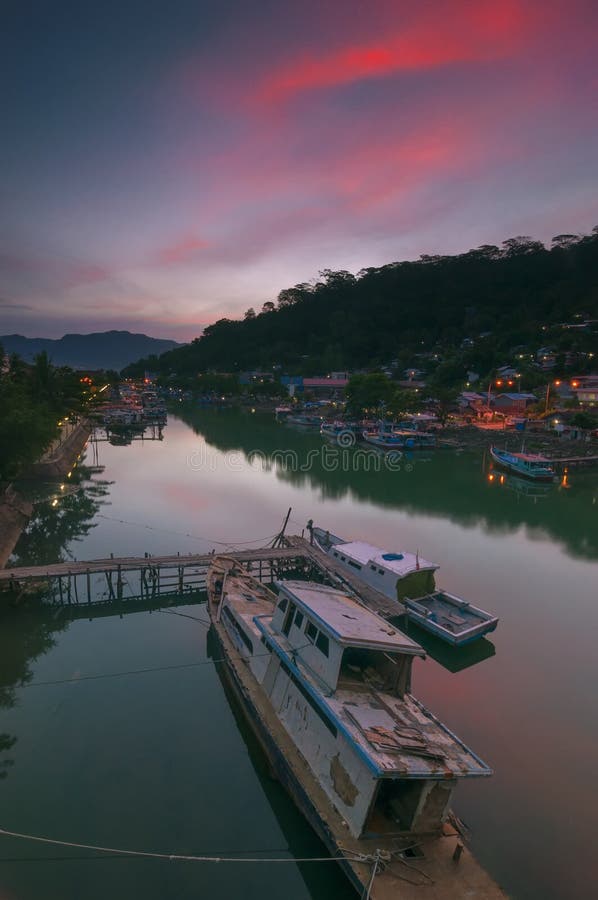 Ponte di Siti Nurbaya, Padang Sumatra ad ovest immagine stock libera da diritti Ponte di Siti Nurbaya, Padang Sumatra ad ovest immagine stock libera da diritti