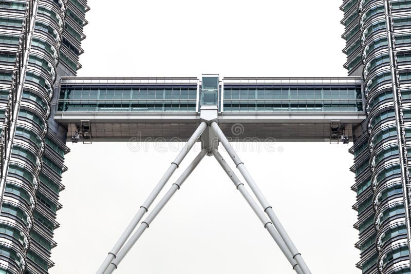 Ponte do céu entre as torres gêmeas de Petronas imagens de stock Ponte do céu entre as torres gêmeas de Petronas imagens de stock
