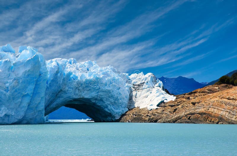 Ponte do gelo na geleira de Perito Moreno.