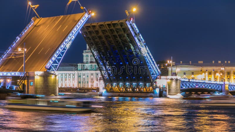 A ponte do palácio e o timelapse de levantamento de Kunstkamera