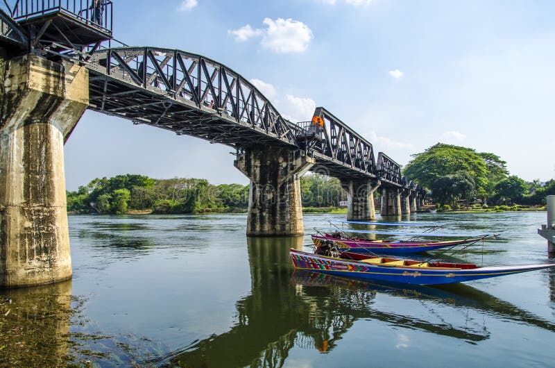 A ponte do rio Kwai, Kanchanaburi, Tailândia foto de stock A ponte do rio Kwai, Kanchanaburi, Tailândia foto de stock