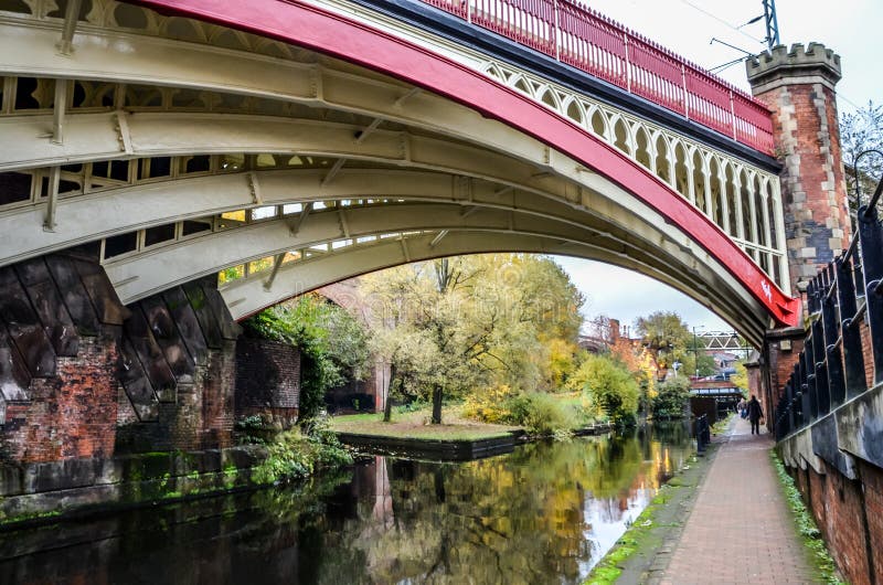 Ponte sobre o canal em Manchester imagens de stock