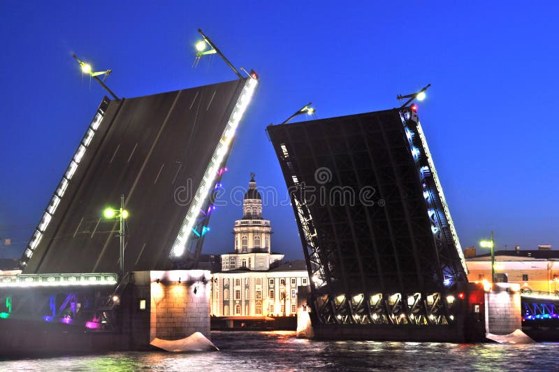 Ponte St Petersburg del palazzo immagini stock libere da diritti Ponte St Petersburg del palazzo immagini stock libere da diritti