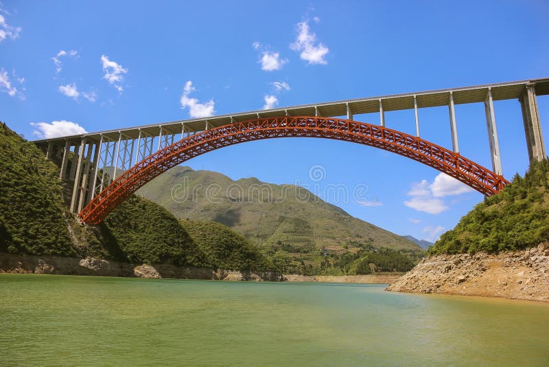 Ponte sul fiume Chang Jiang immagini stock Ponte sul fiume Chang Jiang immagini stock