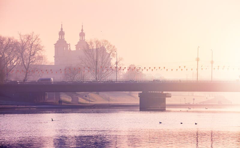 Ponte sul sole Cracovia Polonia di Vistola del fiume fotografie stock Ponte sul sole Cracovia Polonia di Vistola del fiume fotografie stock