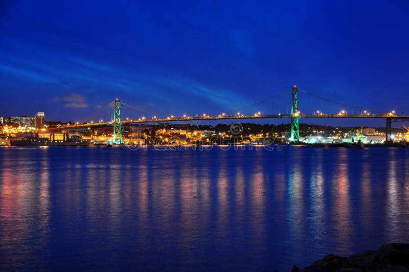 Ponticello del Angus L. Macdonald a Halifax fotografie stock libere da diritti Ponticello del Angus L. Macdonald a Halifax fotografie stock libere da diritti