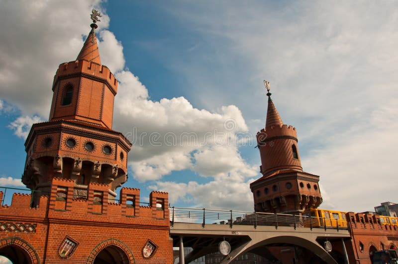 Ponticello di Oberbaum, Berlino fotografia stock Ponticello di Oberbaum, Berlino fotografia stock