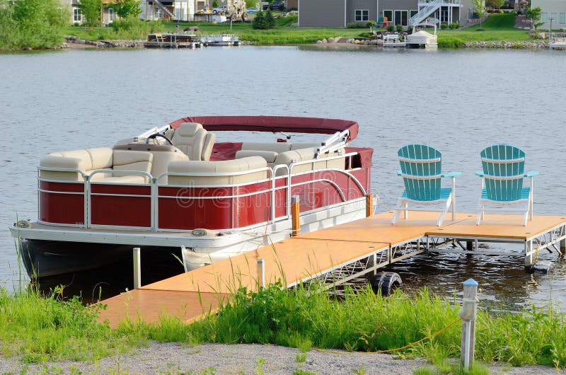 Pontoon Boat Tied to a Dock stock photography Pontoon Boat Tied to a Dock stock photography