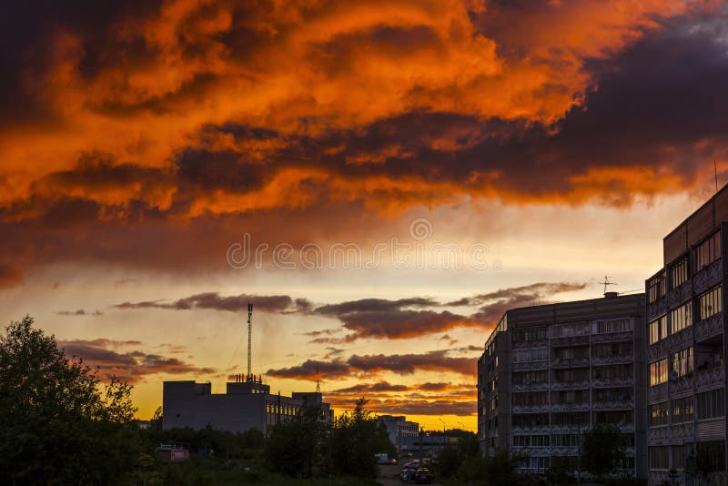 Ponury niebo nad miastem fotografia royalty free Ponury niebo nad miastem fotografia royalty free