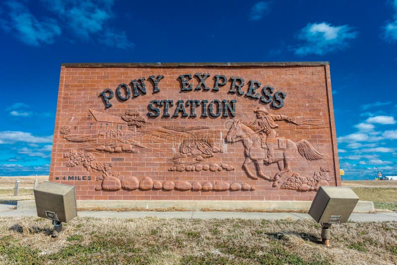 Pony Express bord, Hollenberg Ranch, aan Route 36, Nebraska, markeert de plek waar de Pony Express in 1860/61 actief was stock foto's