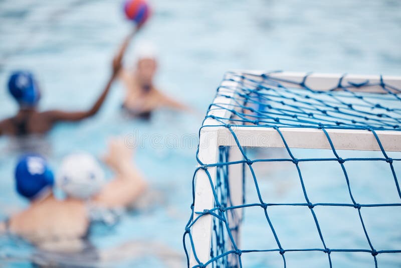 Waterpolo Jogo Nadador Jogador Irreconhecível Atrás Da Foto Traseira Com  Bola Na Mão Jogar Ação Closeup. Foto Royalty Free, Gravuras, Imagens e  Banco de fotografias. Image 189328489